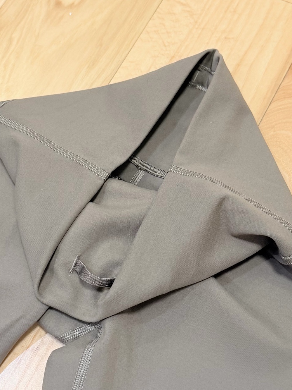 LIKE NEW Lululemon Women’s Wunder Train High-Rise Tight 28" - Picture 5 of 7